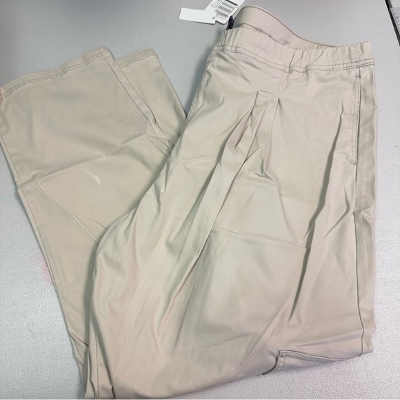 HUE | Women Light Khaki Chinos - Picture 1 of 5
